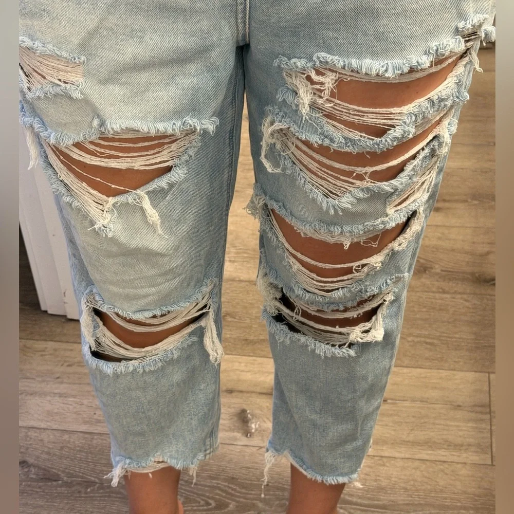 American Eagle Ripped Denim Jeans - Picture 13 of 14